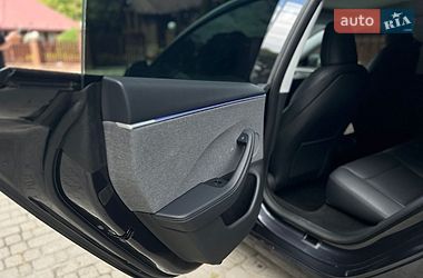 Седан Tesla Model 3 2025 в Самборі