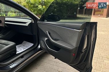 Седан Tesla Model 3 2025 в Самборі