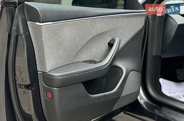 Седан Tesla Model 3 2025 в Самборі