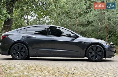 Седан Tesla Model 3 2025 в Самборі