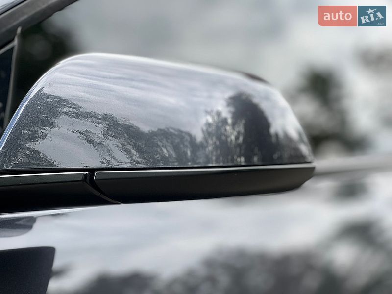 Седан Tesla Model 3 2025 в Самборі