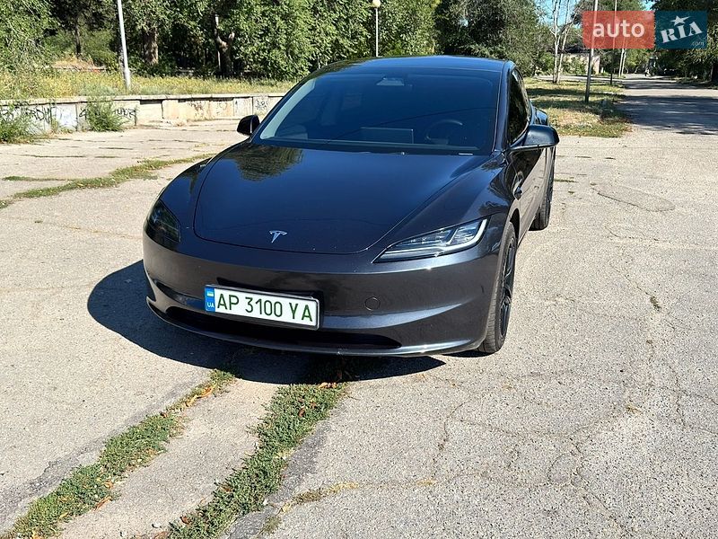 Tesla Model 3 2024