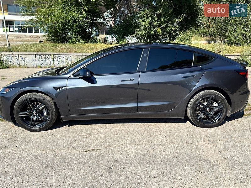 Седан Tesla Model 3 2024 в Запорожье