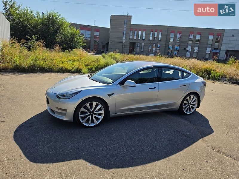 Седан Tesla Model 3 2018 в Дніпрі