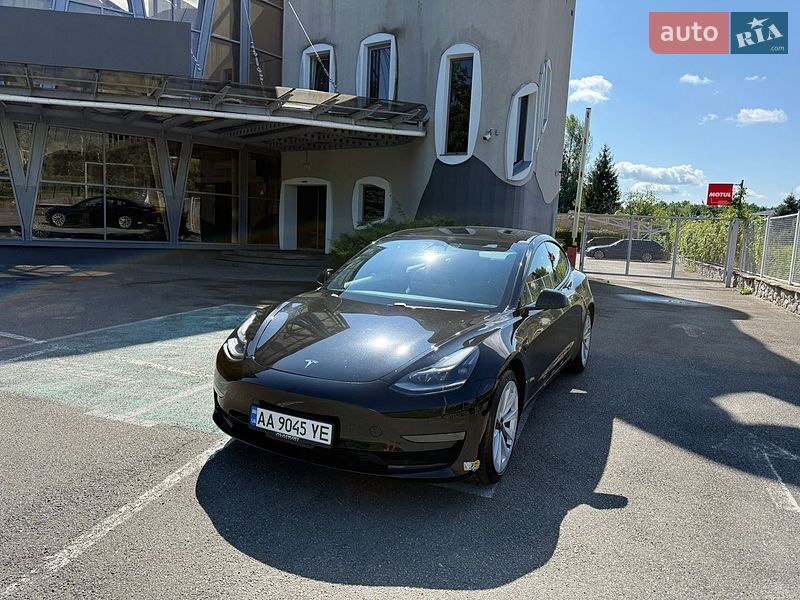 Седан Tesla Model 3 2021 в Києві