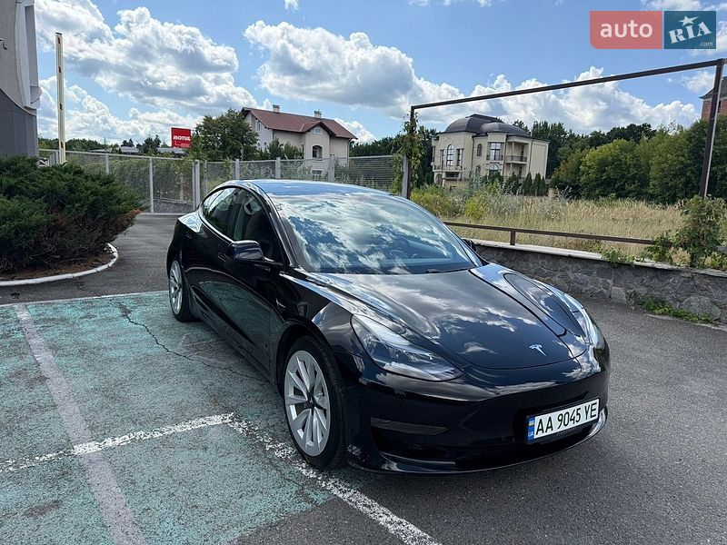Седан Tesla Model 3 2021 в Києві