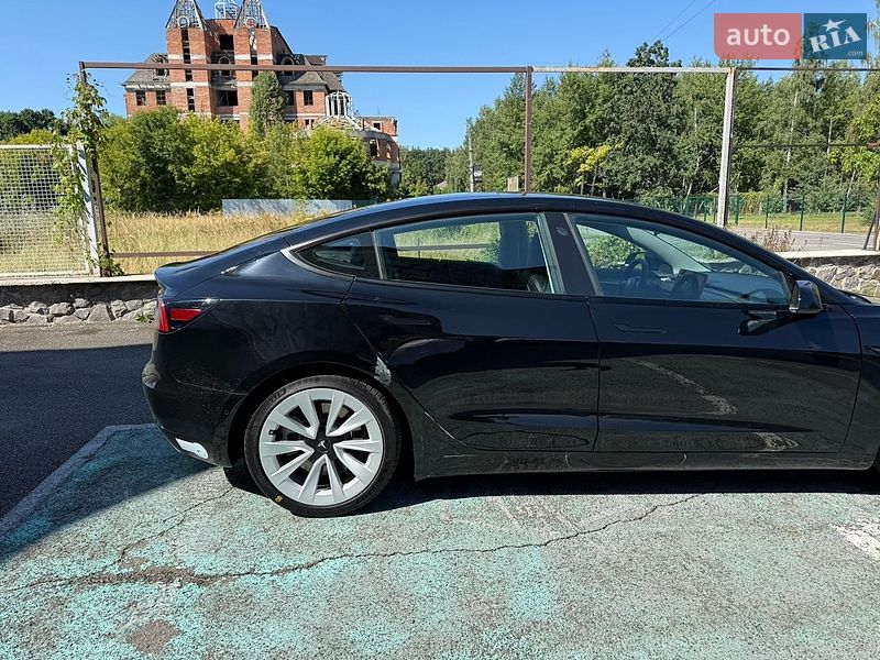 Седан Tesla Model 3 2021 в Києві