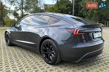 Седан Tesla Model 3 2024 в Коломиї