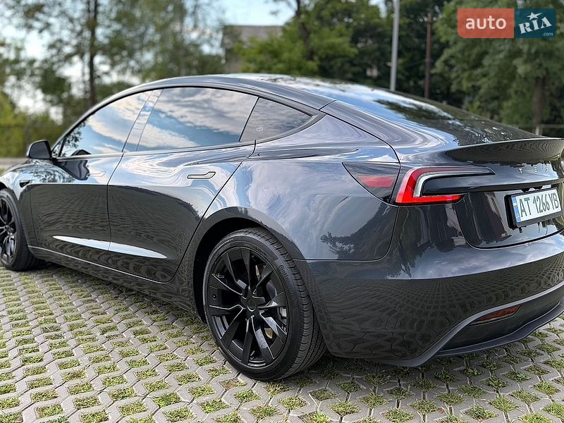 Седан Tesla Model 3 2024 в Коломиї