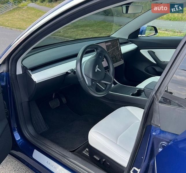 Седан Tesla Model 3 2018 в Киеве