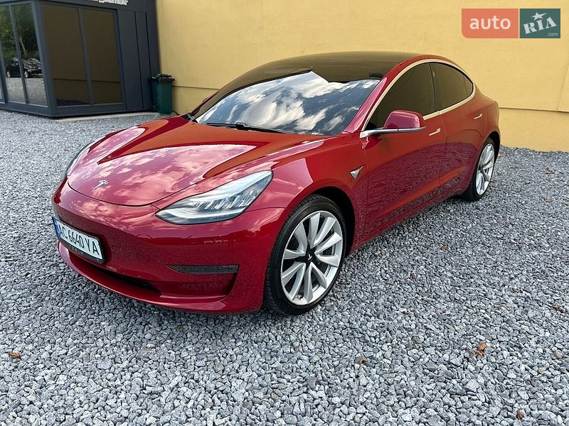 Седан Tesla Model 3 2019 в Самборе