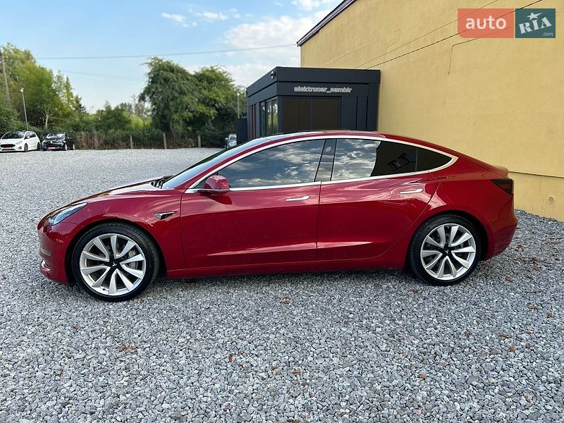 Седан Tesla Model 3 2019 в Самборе