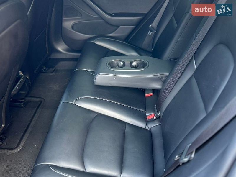 Седан Tesla Model 3 2019 в Самборе