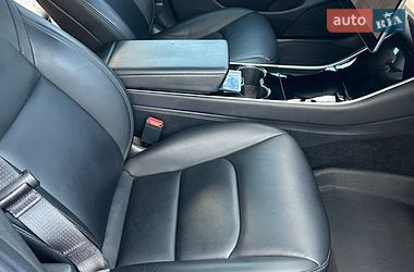 Седан Tesla Model 3 2019 в Самборе
