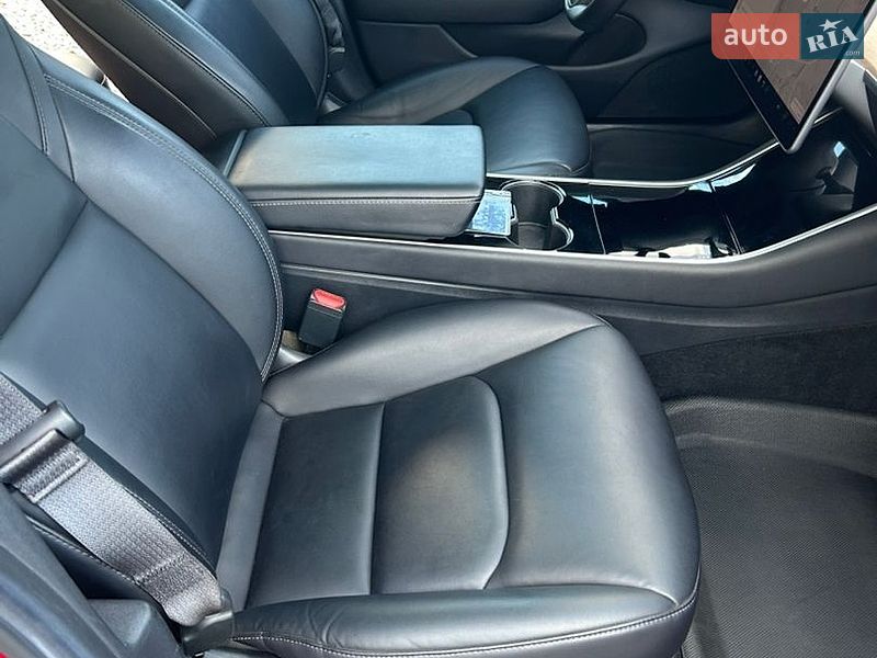 Седан Tesla Model 3 2019 в Самборе