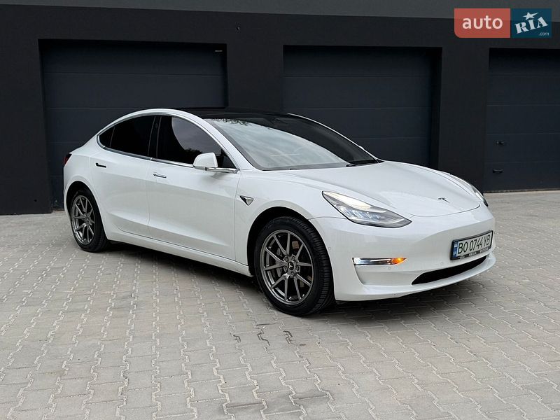Седан Tesla Model 3 2018 в Тернополе