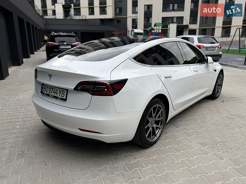 Седан Tesla Model 3 2018 в Тернополе