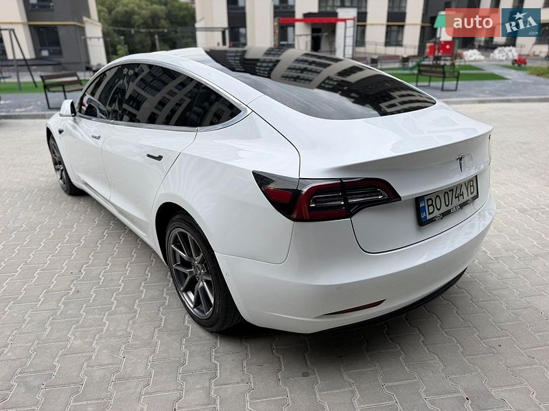 Седан Tesla Model 3 2018 в Тернополе