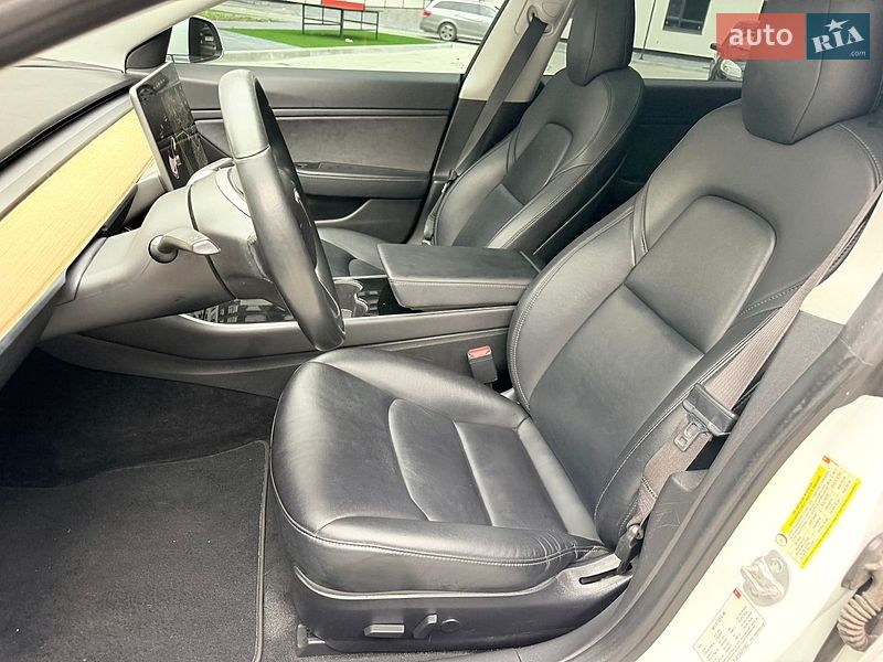 Седан Tesla Model 3 2018 в Тернополе