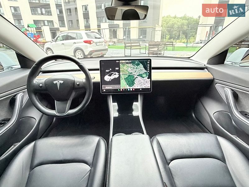Седан Tesla Model 3 2018 в Тернополе