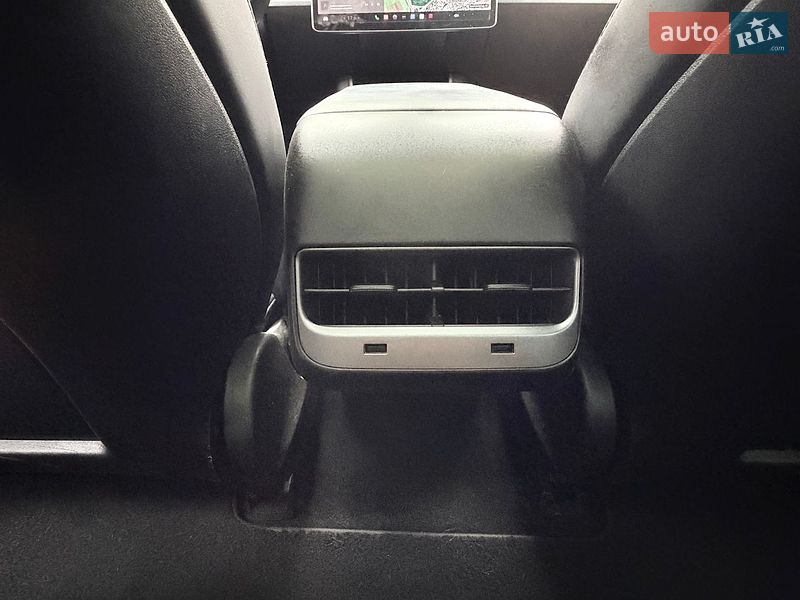 Седан Tesla Model 3 2018 в Тернополе