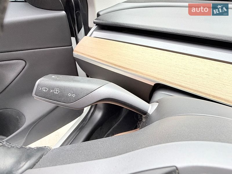 Седан Tesla Model 3 2018 в Тернополе