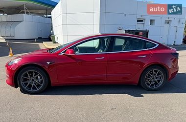 Седан Tesla Model 3 2020 в Кременчуці