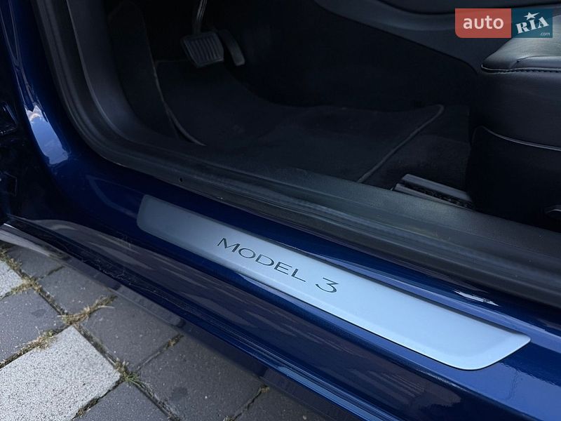 Седан Tesla Model 3 2019 в Стрые