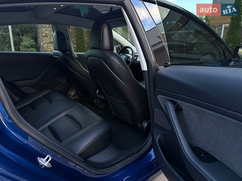 Седан Tesla Model 3 2019 в Стрые