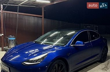 Седан Tesla Model 3 2019 в Львове