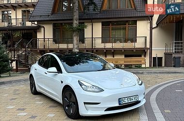 Седан Tesla Model 3 2021 в Трускавці