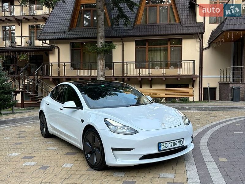 Седан Tesla Model 3 2021 в Трускавці