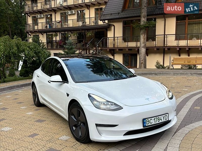 Седан Tesla Model 3 2021 в Трускавце