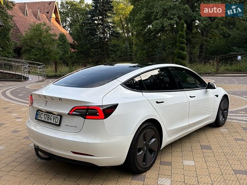 Седан Tesla Model 3 2021 в Трускавці