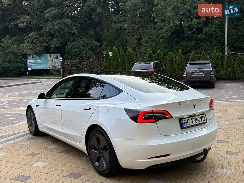 Седан Tesla Model 3 2021 в Трускавці
