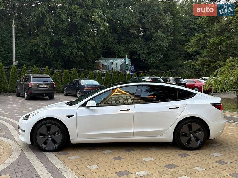 Седан Tesla Model 3 2021 в Трускавці