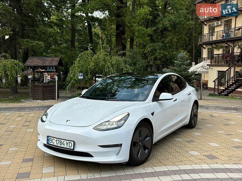 Седан Tesla Model 3 2021 в Трускавці