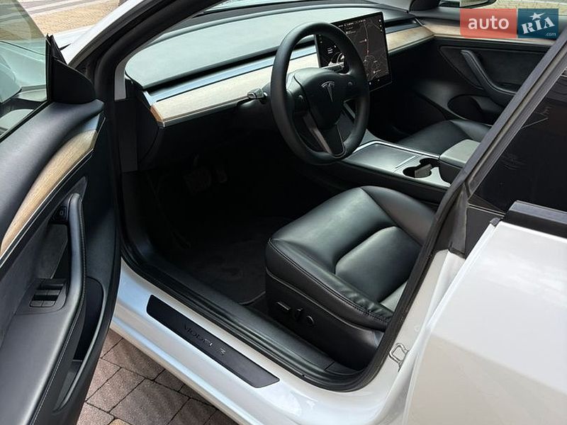 Седан Tesla Model 3 2021 в Трускавці