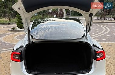 Седан Tesla Model 3 2021 в Трускавці
