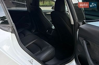 Седан Tesla Model 3 2021 в Трускавці