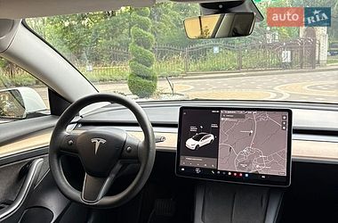 Седан Tesla Model 3 2021 в Трускавці