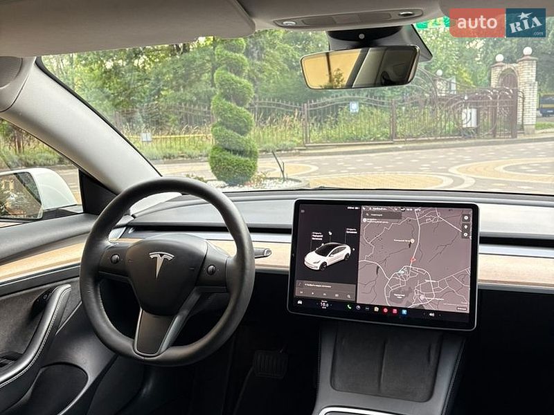 Седан Tesla Model 3 2021 в Трускавці