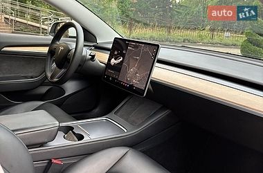 Седан Tesla Model 3 2021 в Трускавці