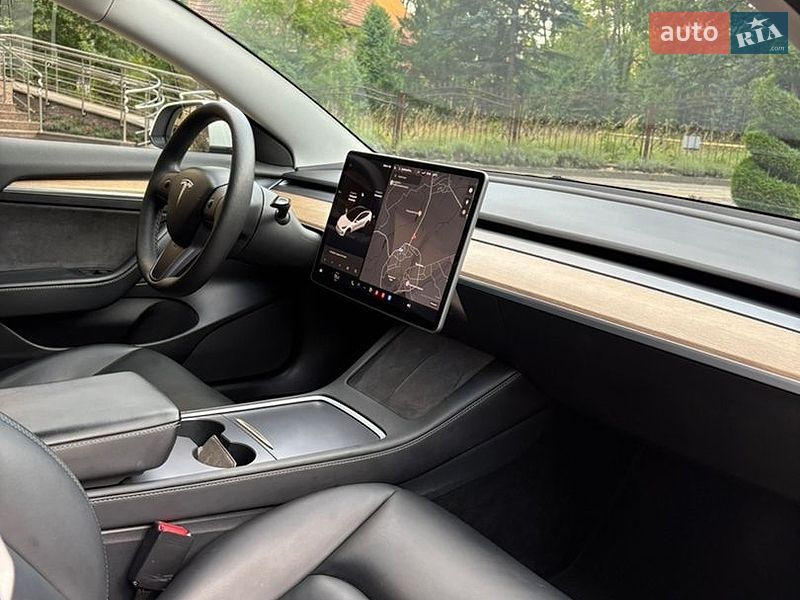 Седан Tesla Model 3 2021 в Трускавці