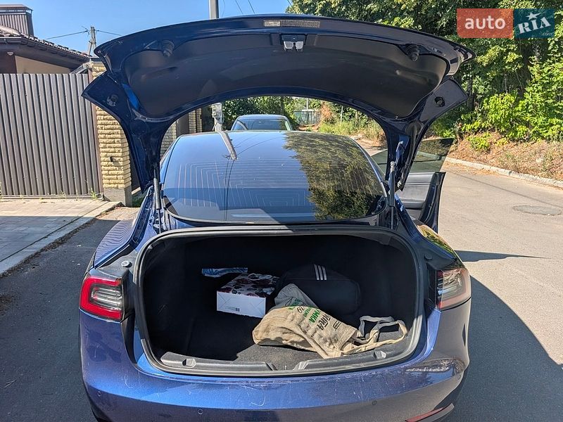 Седан Tesla Model 3 2018 в Киеве