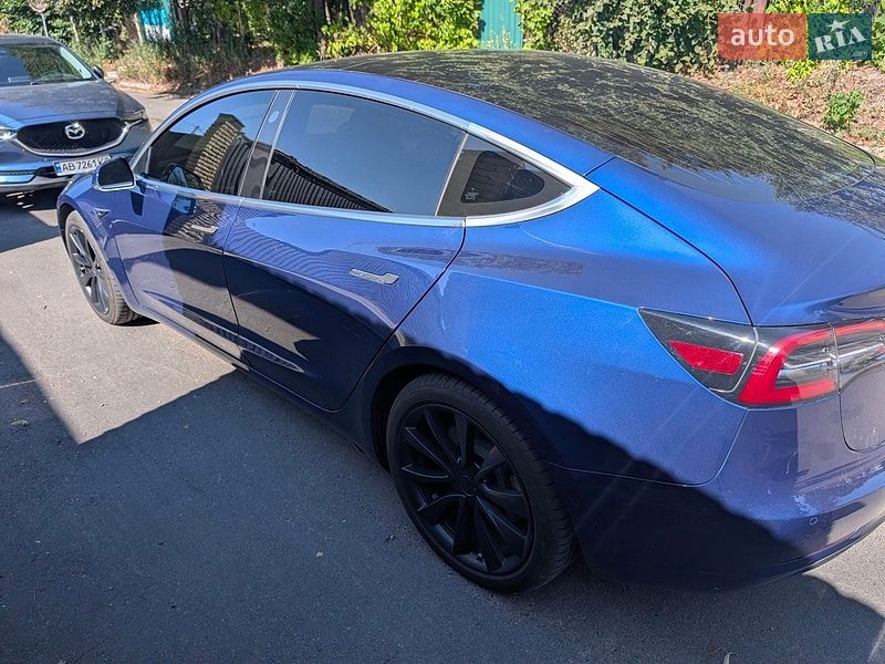 Седан Tesla Model 3 2018 в Києві