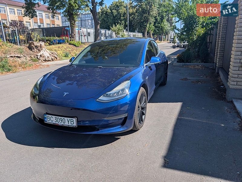 Седан Tesla Model 3 2018 в Києві