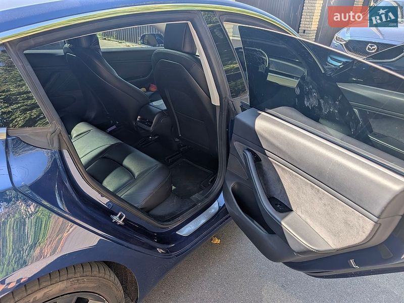 Седан Tesla Model 3 2018 в Києві