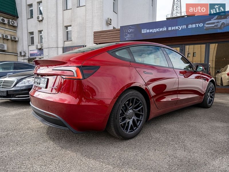 Седан Tesla Model 3 2024 в Киеве