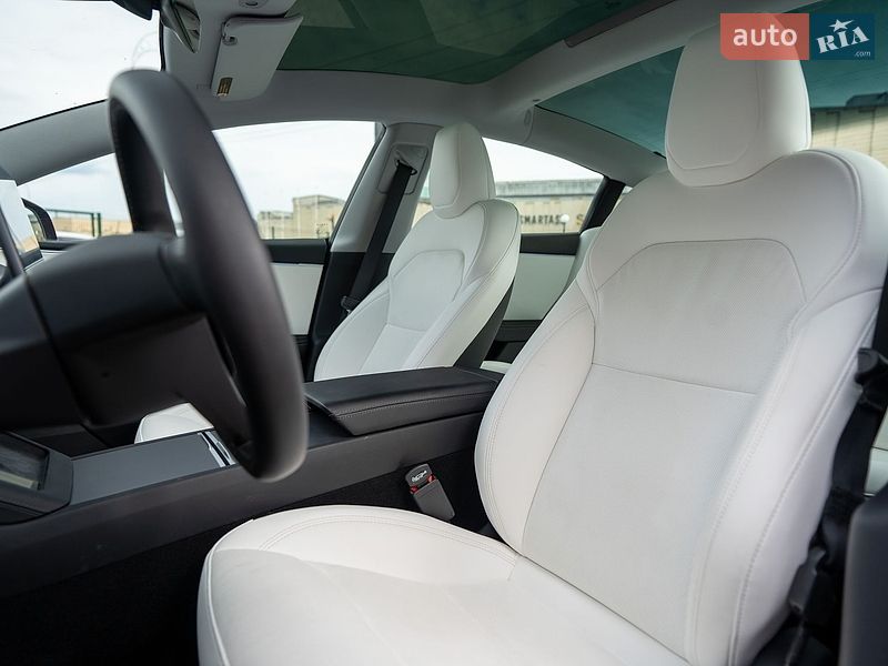 Седан Tesla Model 3 2024 в Киеве